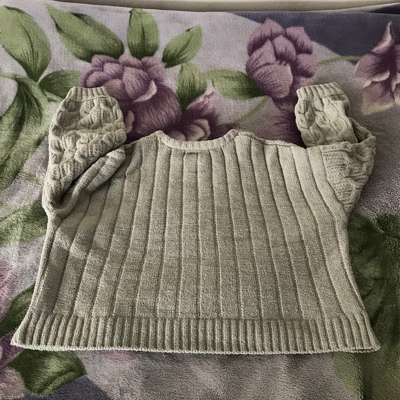 Moon & Madison Beautiful Cropped Sweater - Picture 7 of 8